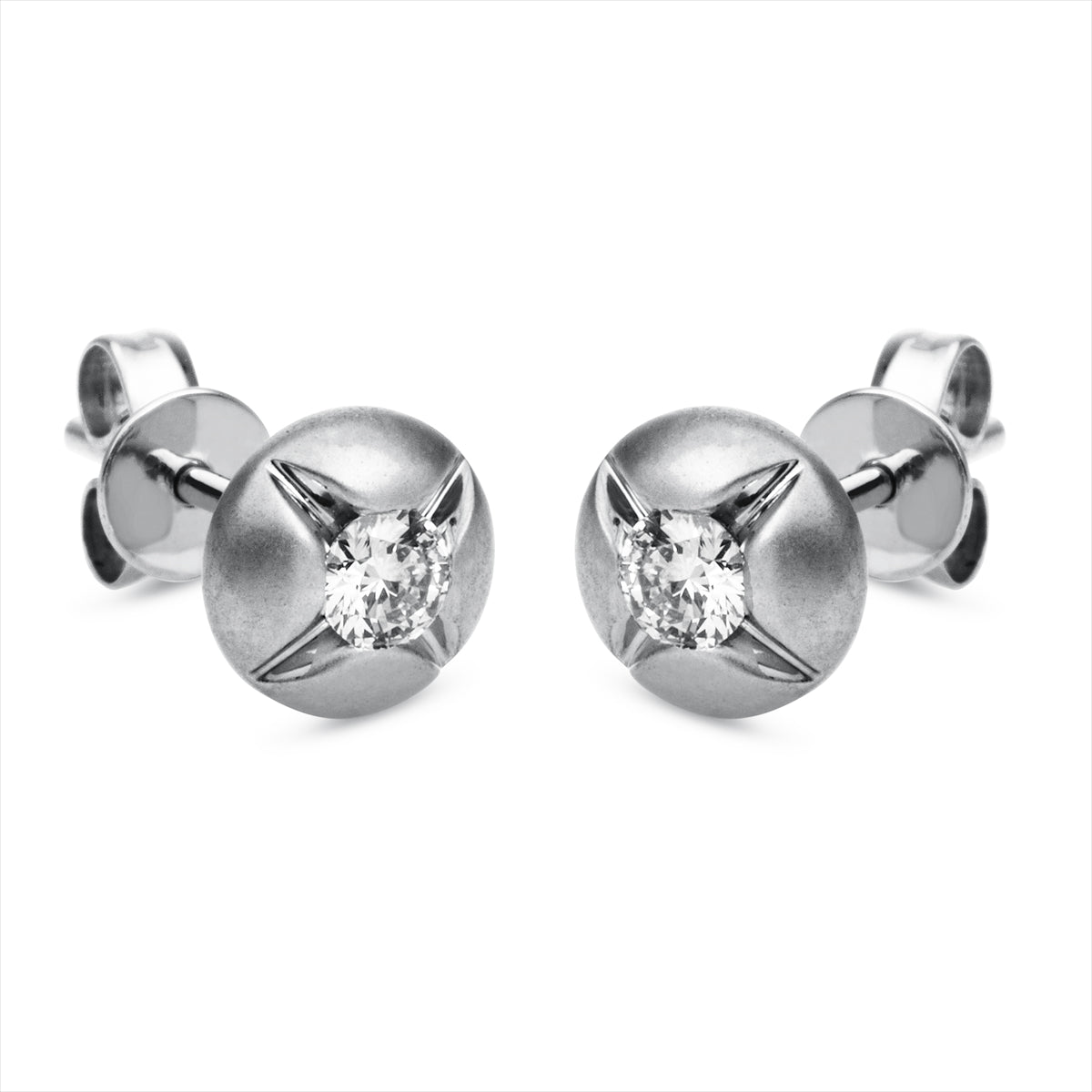 Ohrstecker 18 kt WG, mattiert