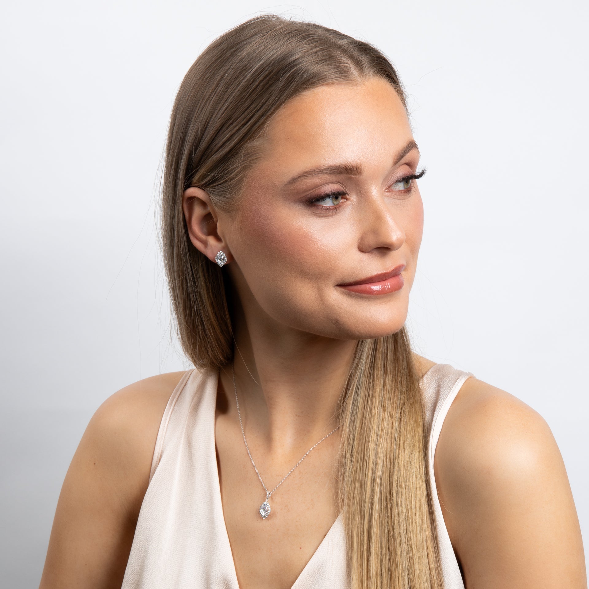 Ovaler Cluster-Anhänger aus Silber mit Zirkonia